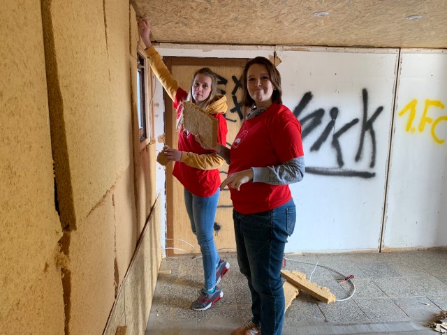 6BC4CC85-4B23-4A98-95D6-4945B9C96D98